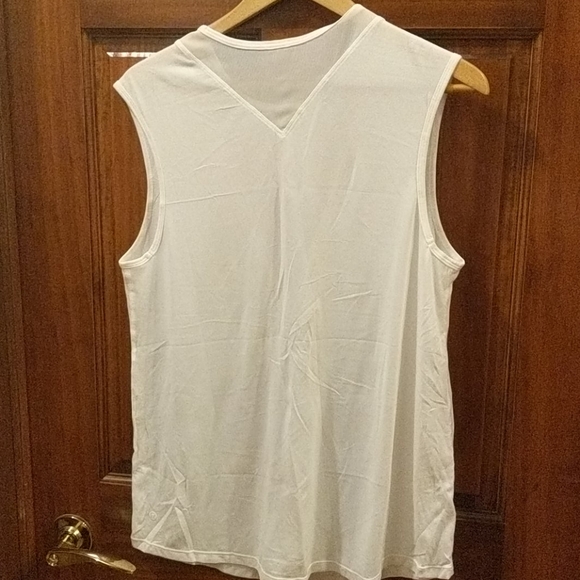 Lululemon white tank with mesh 8/10 - Picture 3 of 4